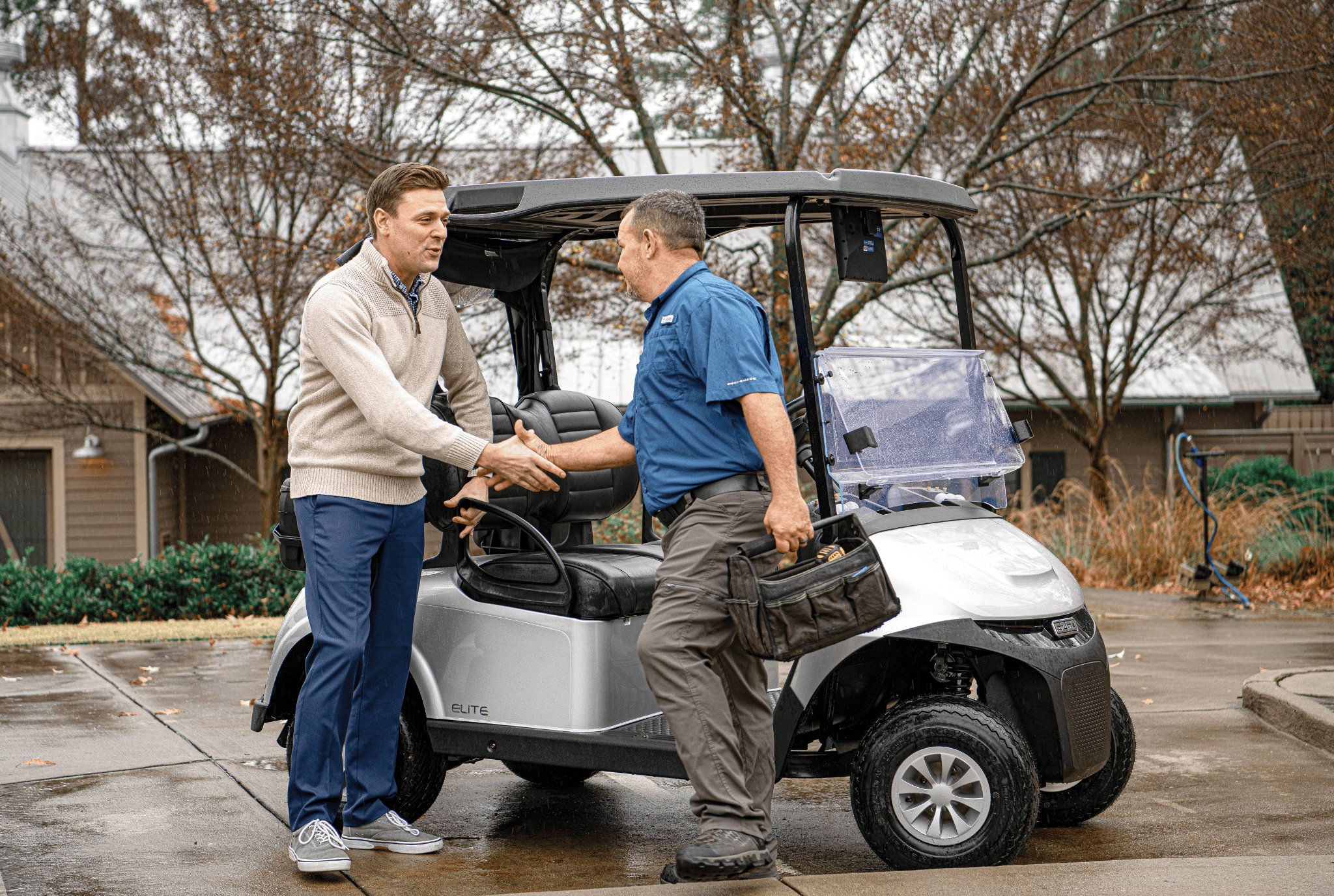 Technician shaking hands with a customer after a vehicle service.