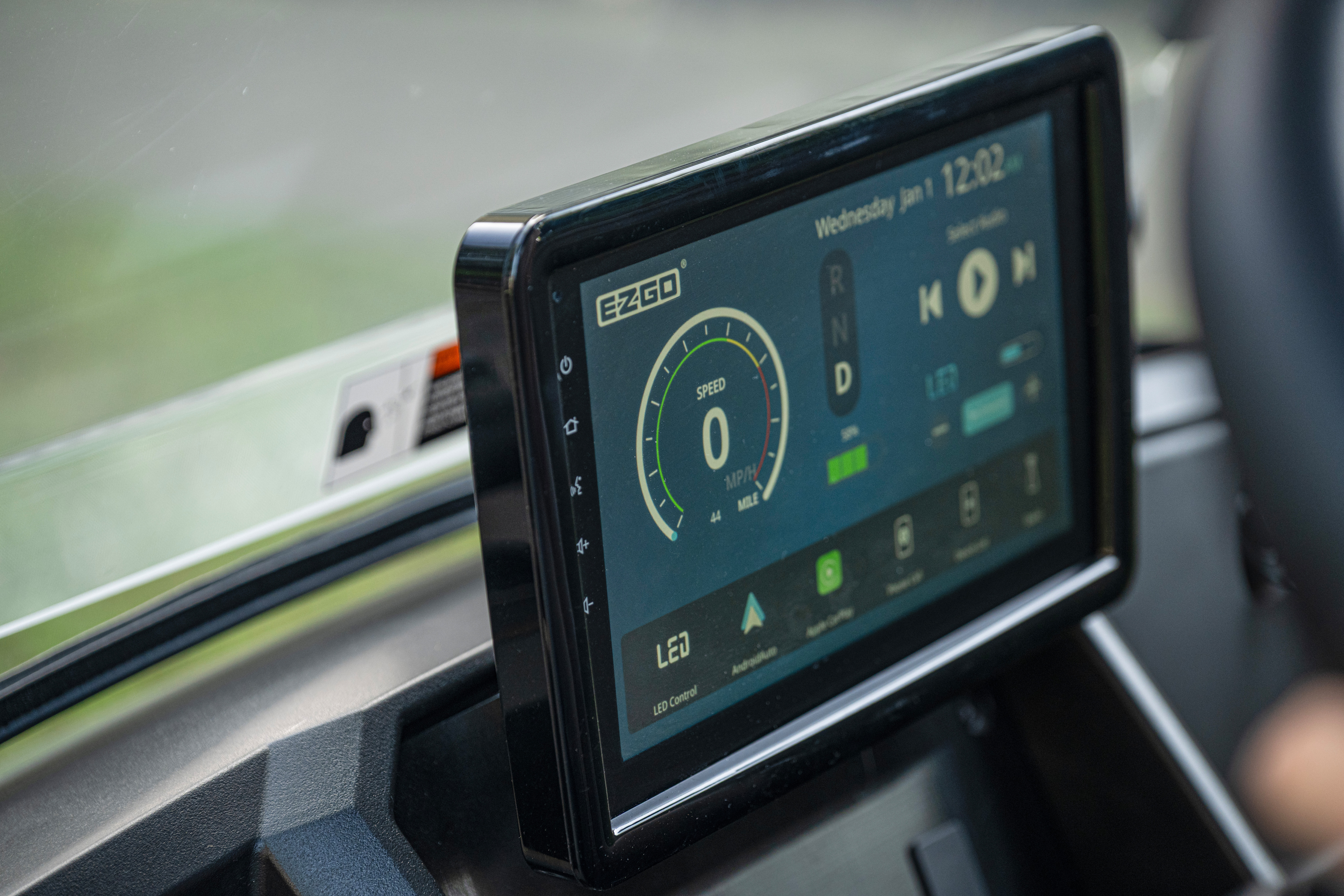 10" ECOXGEAR touchscreen in tech package